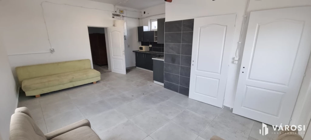 Kiadó kis épület az Ipari Parkban!