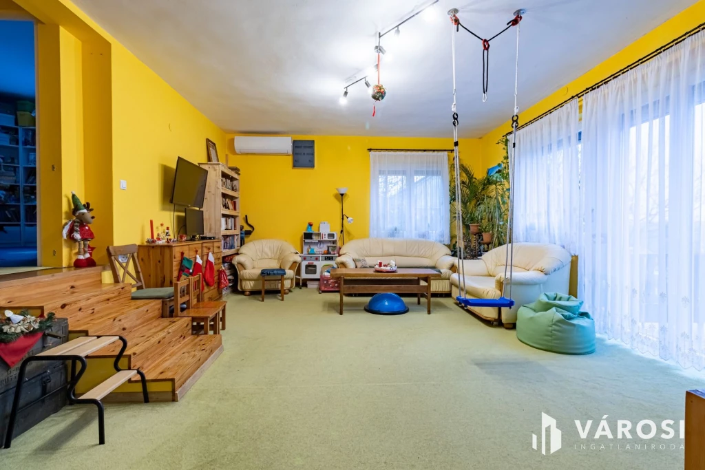 Családi ház Ürömön, akár három generációnak