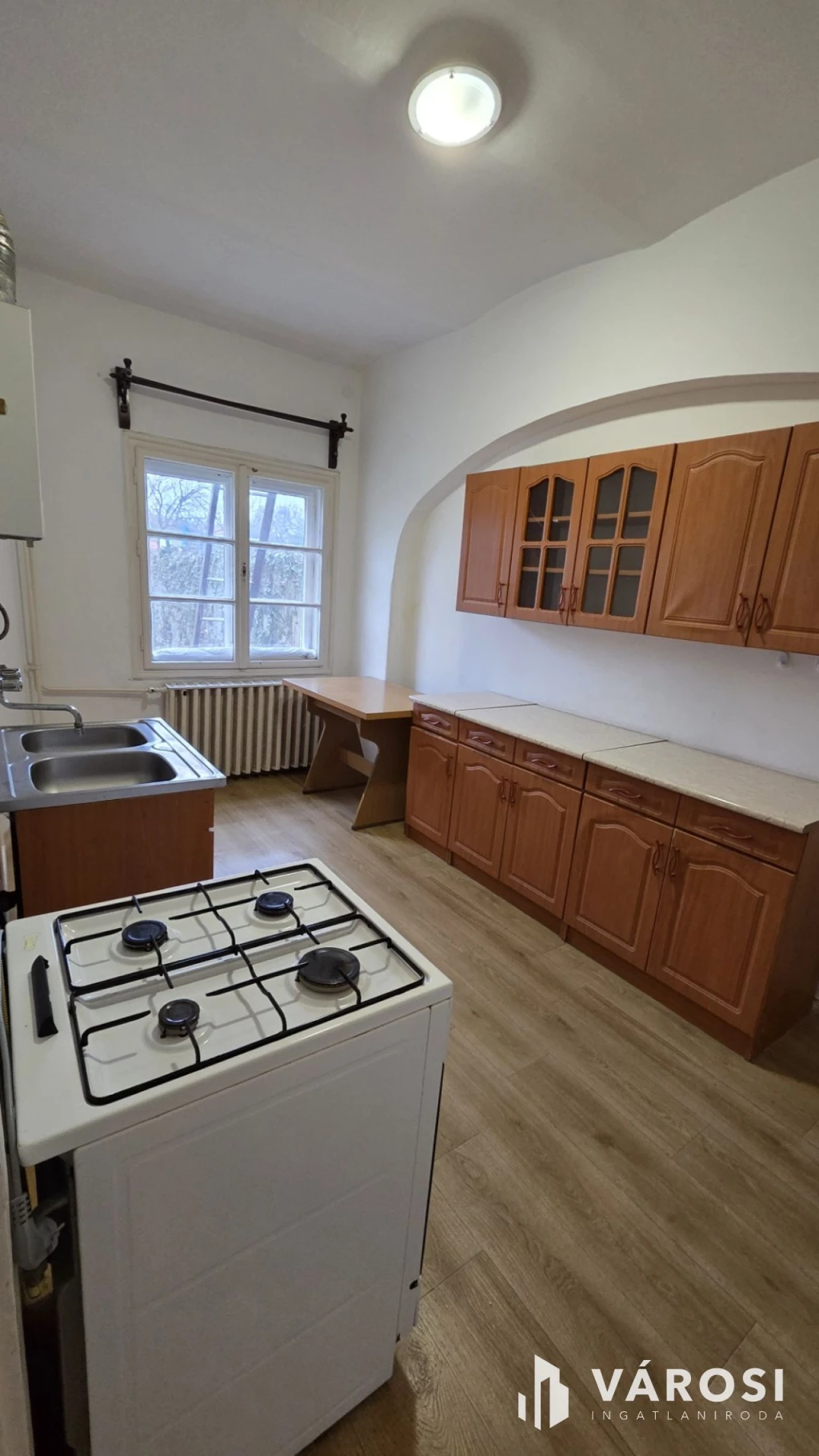 Ikerház építésére is alkalmas telek kiemelt övezetben!