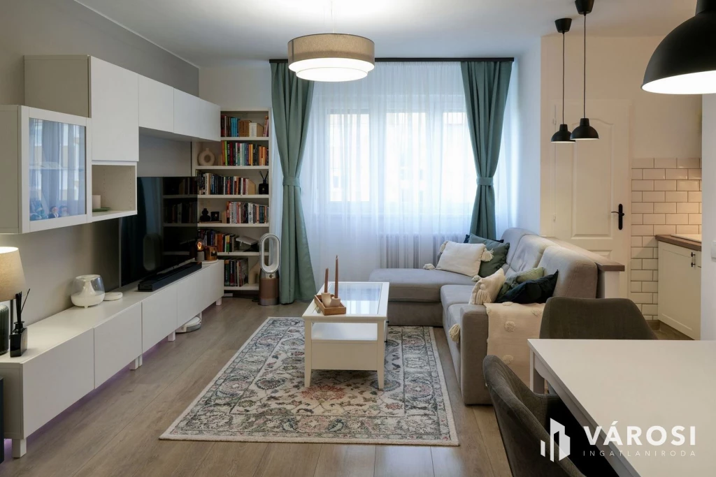 Nagyon Szép Lakás, Nagyon Jó Helyen!