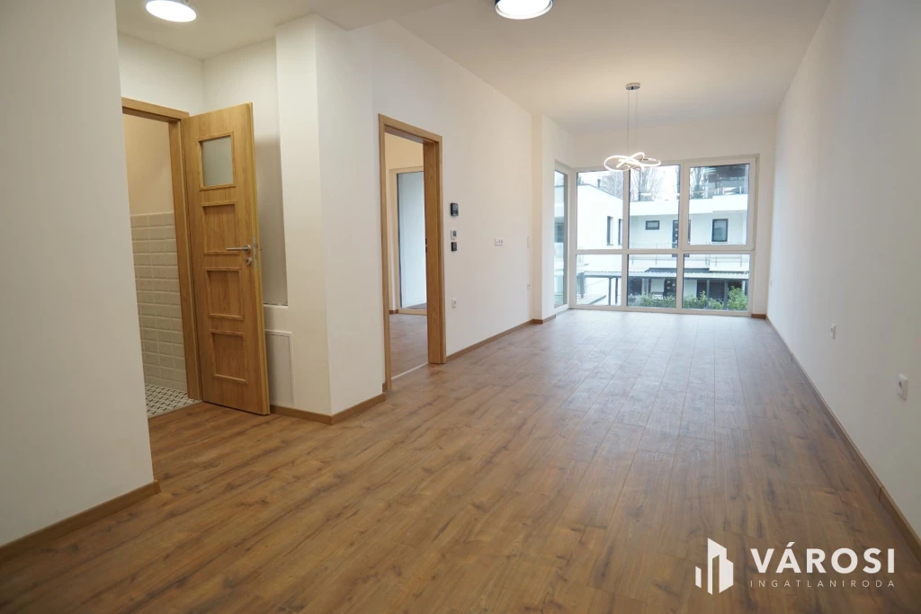 Fonyódon, 150m-re a víztől, új lakás, Wellness használattal!