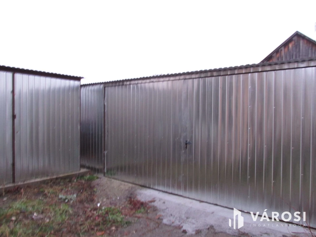 Dupla garázs a belvároshoz közel