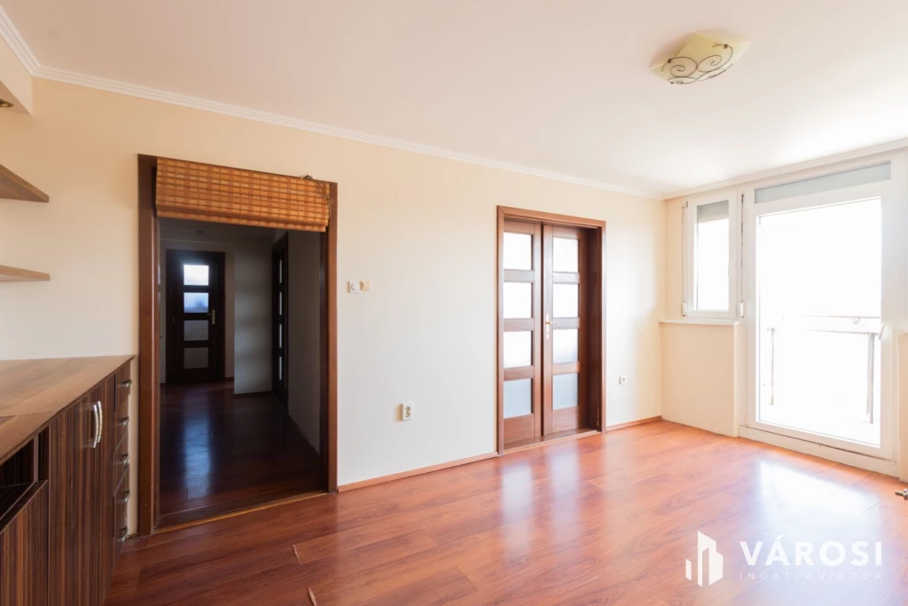 Egyedi kialakítású, 3 szobás lakás gyönyörű panorámával