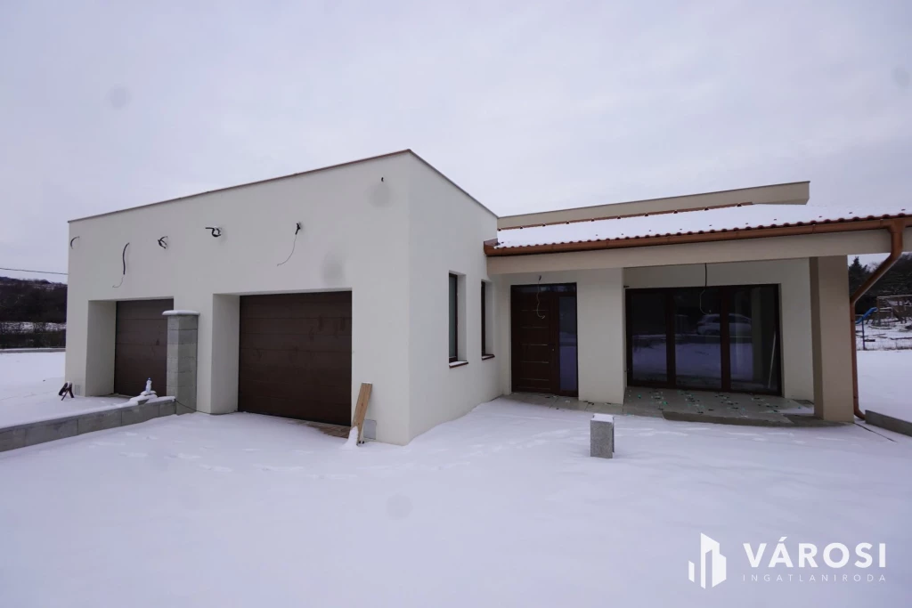 Remek ikerház maximális felszereltséggel!