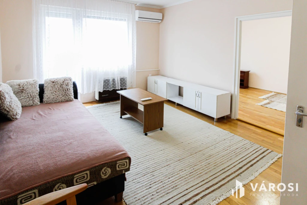 Kiadó erkélyes lakás a Penzán