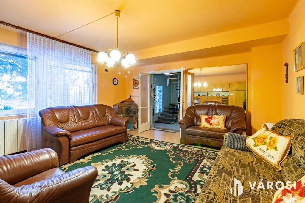 Három szobás ikerházfél eladó, Szigethalmon.