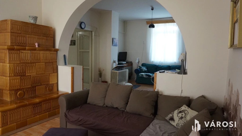 Tágas lakás kertrésszel kiváló helyen Vásárhelyen