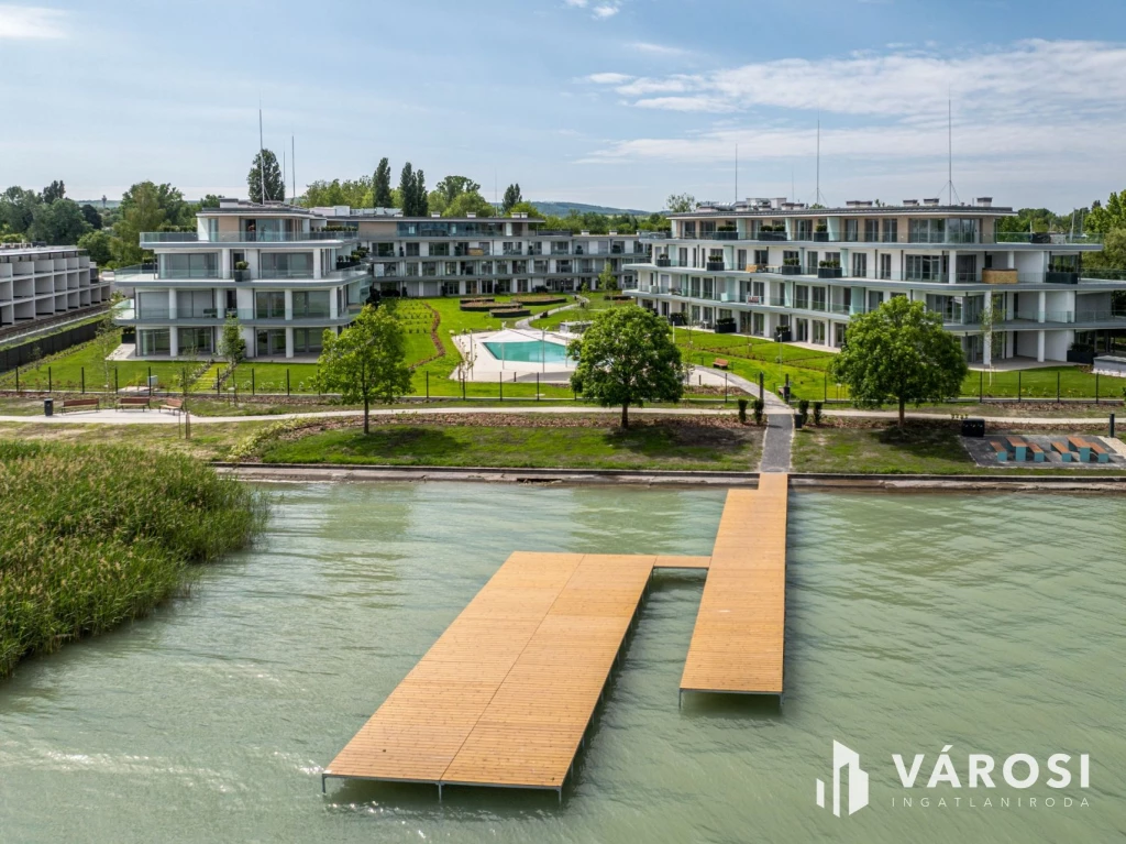 Új építésű prémium vízparti lakás Balatonszemesen