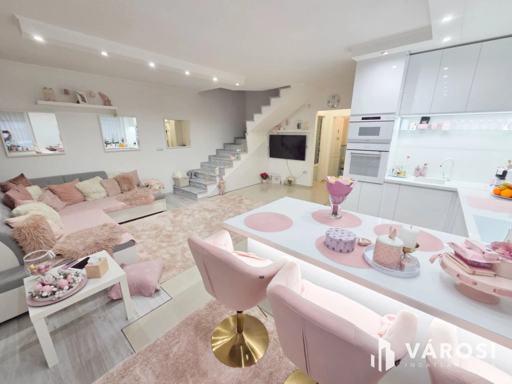 Exkluzív ikerház + Különálló modern lakás egyben eladó