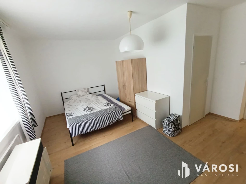 Kellemes földszinti lakás jó helyen