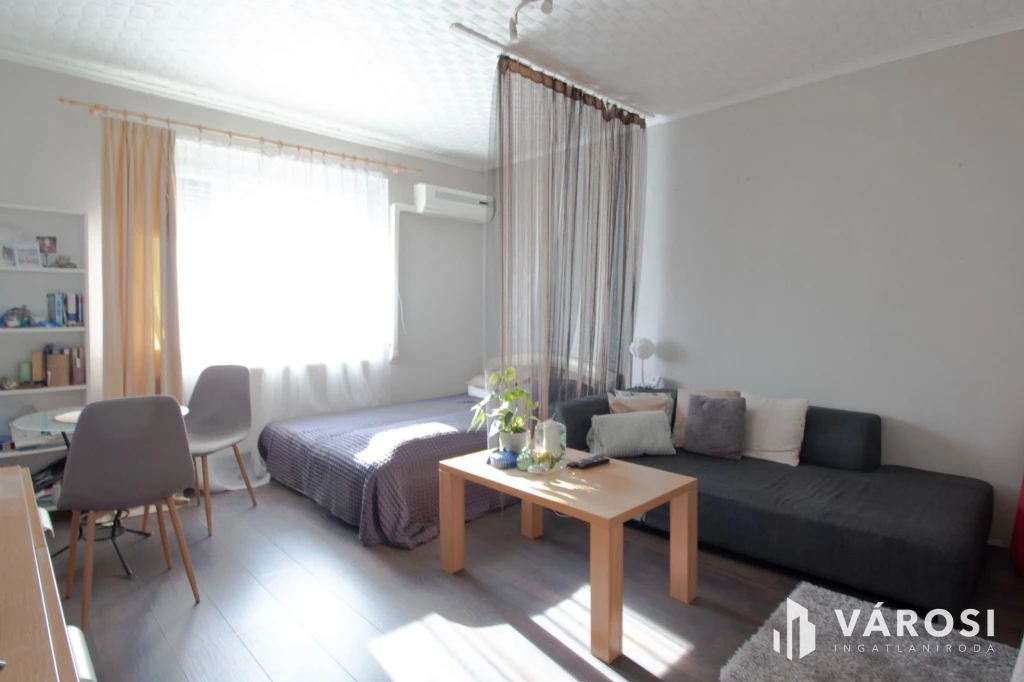 Felújított, két szobás lakás eladó!