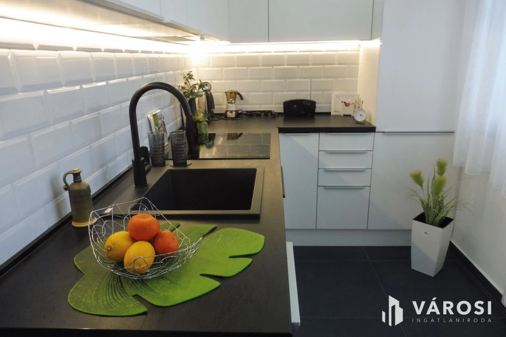 Újszegedi panel,top helyen,top minőségben eladó.