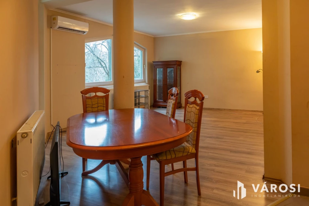 Eladó iroda Orosháza belvárosában