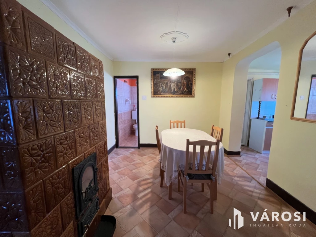 Debrecen mellett jó helyen, családi ház eladó!