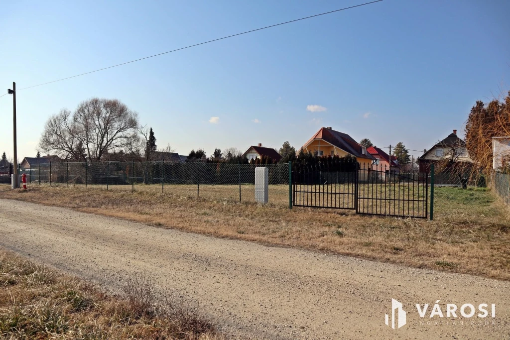 Balatonkeresztúron közművesített építési telek