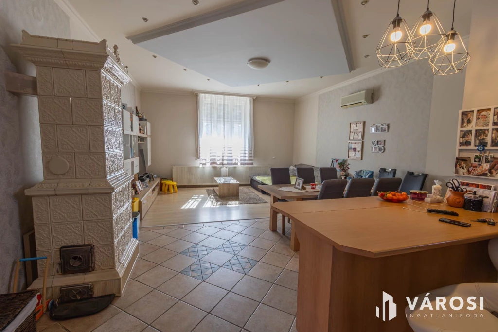 Nagy családi ház Soltvadkert belvárosában