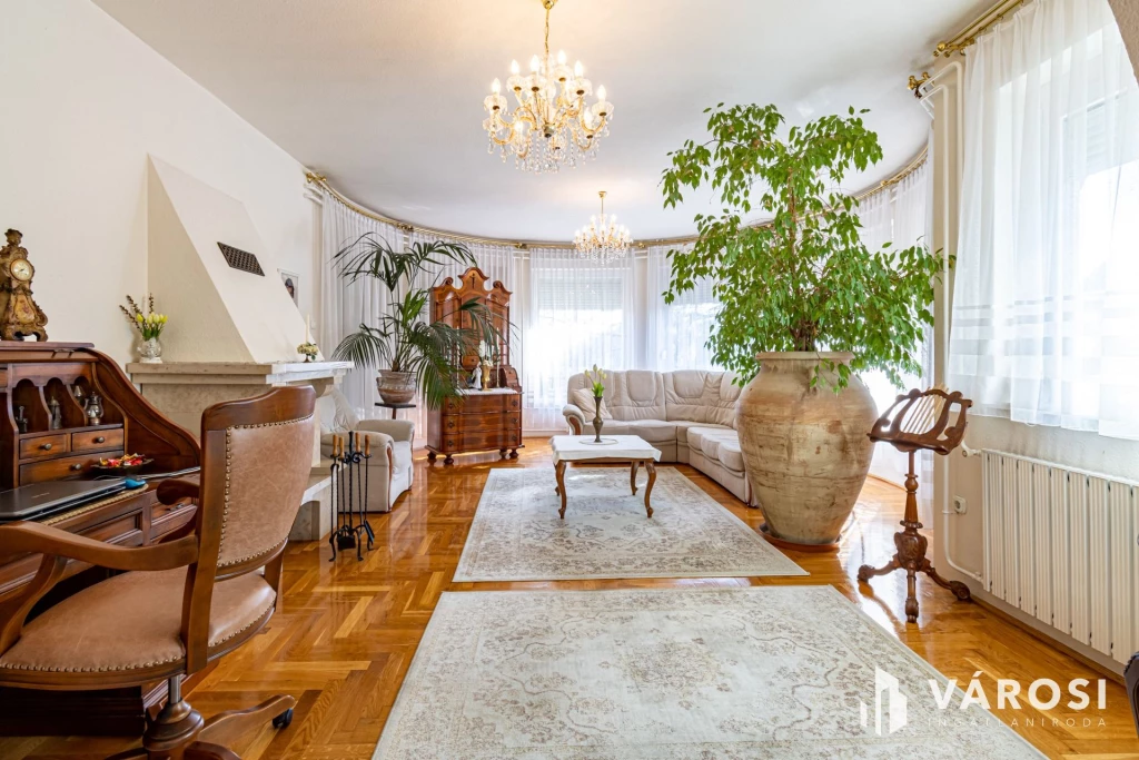 Turai kastély mellett, 4 szoba, nappalis családi ház eladó