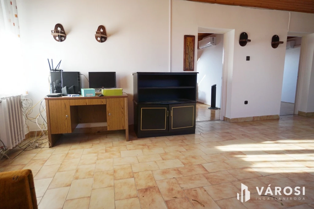 c3-1-name c2-1-name, Gyál, Városközpont