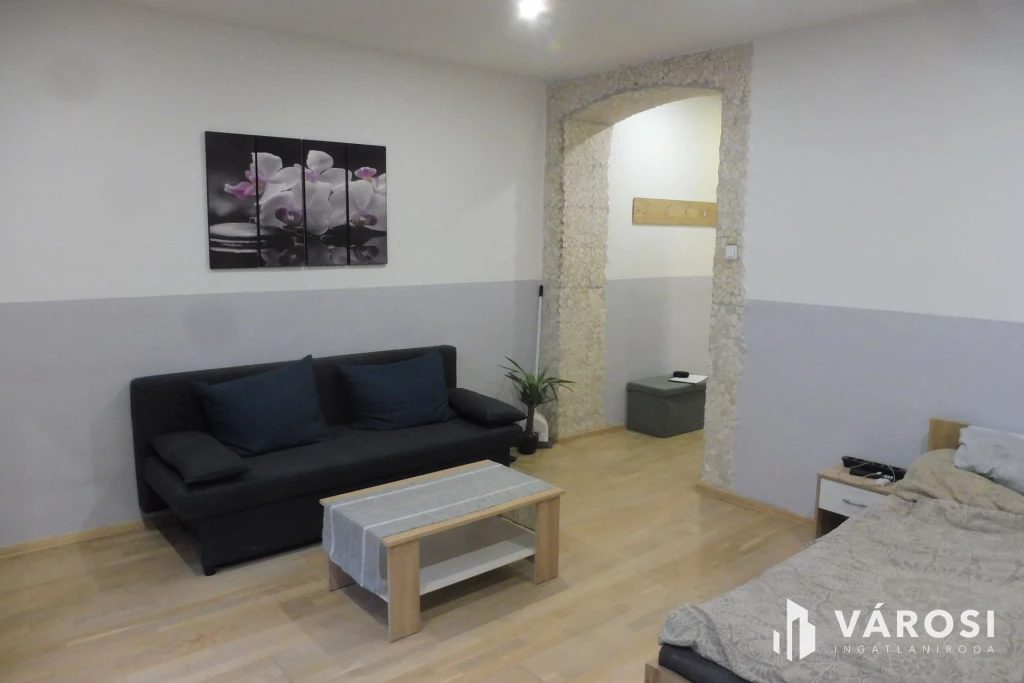 c3-1-name c2-19-name, Szeged, Rókus