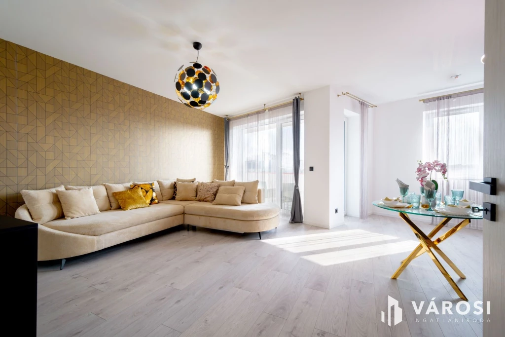 Nagy erkélyes okosotthon a 13. kerületben, ajándék tárolóval