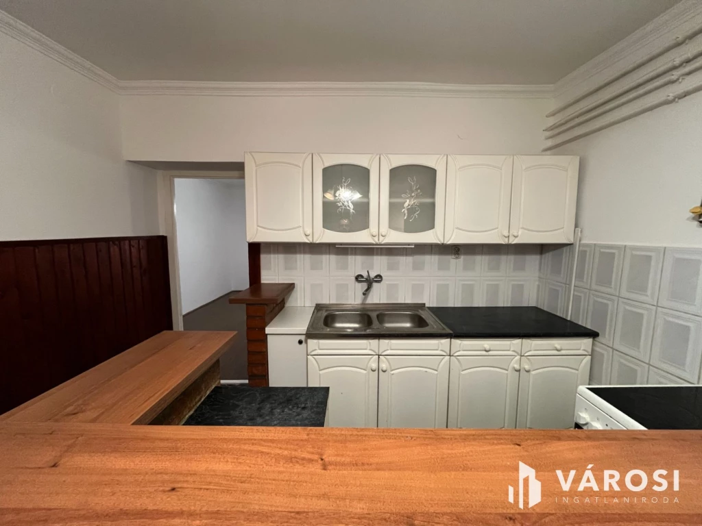 Debreceni 2 szobás jó ház, csendes kis utcában eladó!