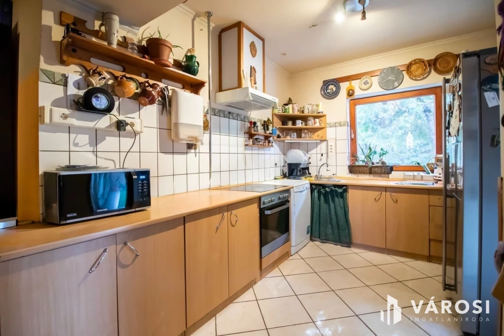 Felújított 5 szobás családi ház + 1 kislakás