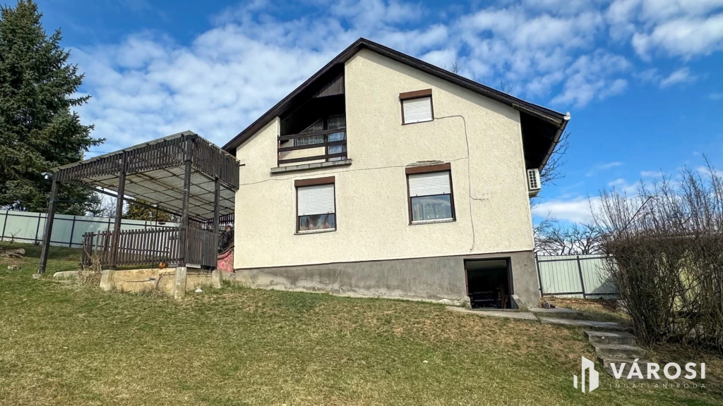 Kercseg Dűlőben, tégla épülettel, zártkert eladó!