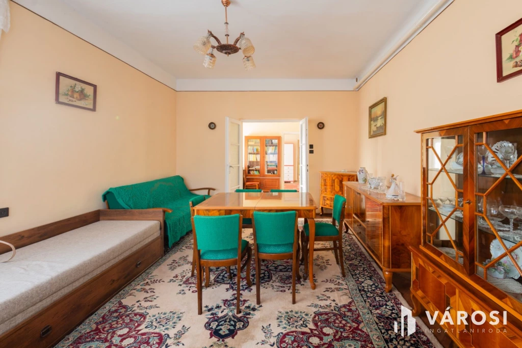 Napfényes családi ház, jó szerkezettel, a Várhoz közel