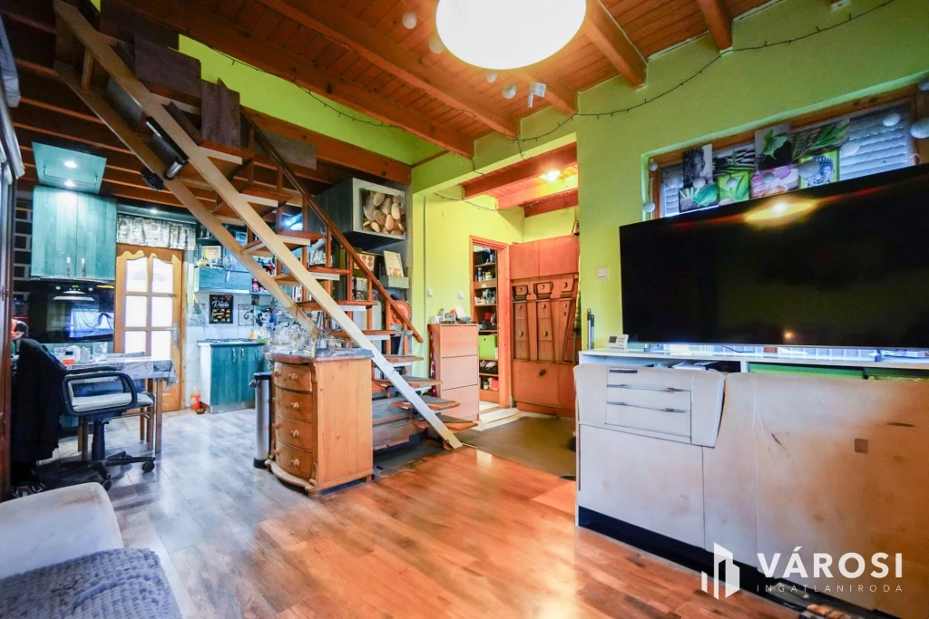 Remek házrész központi elhelyezkedéssel Szigethalmon!