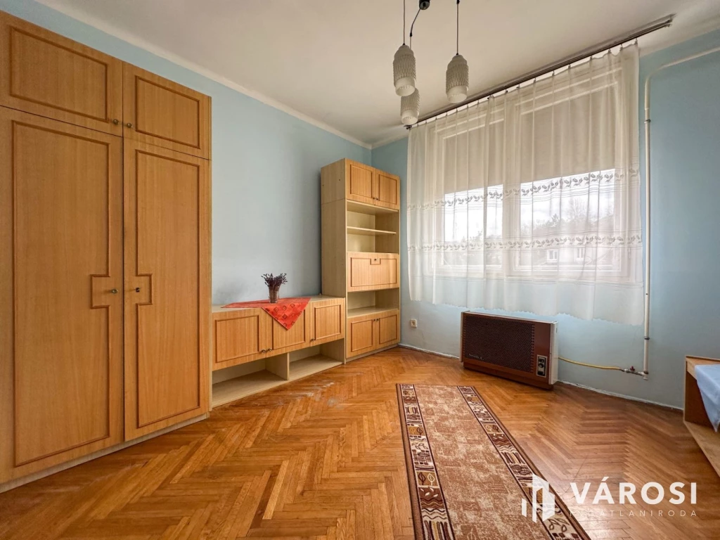 Munkás úton 2 szobás, erkélyes lakás eladó!