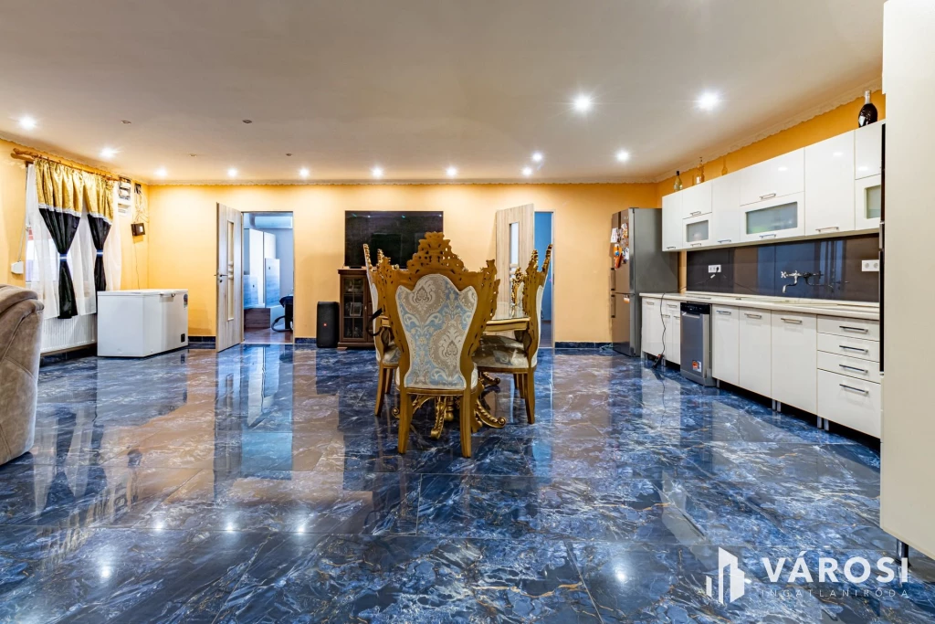 Teljesen újjáépített családi ház Zsámbokon eladó