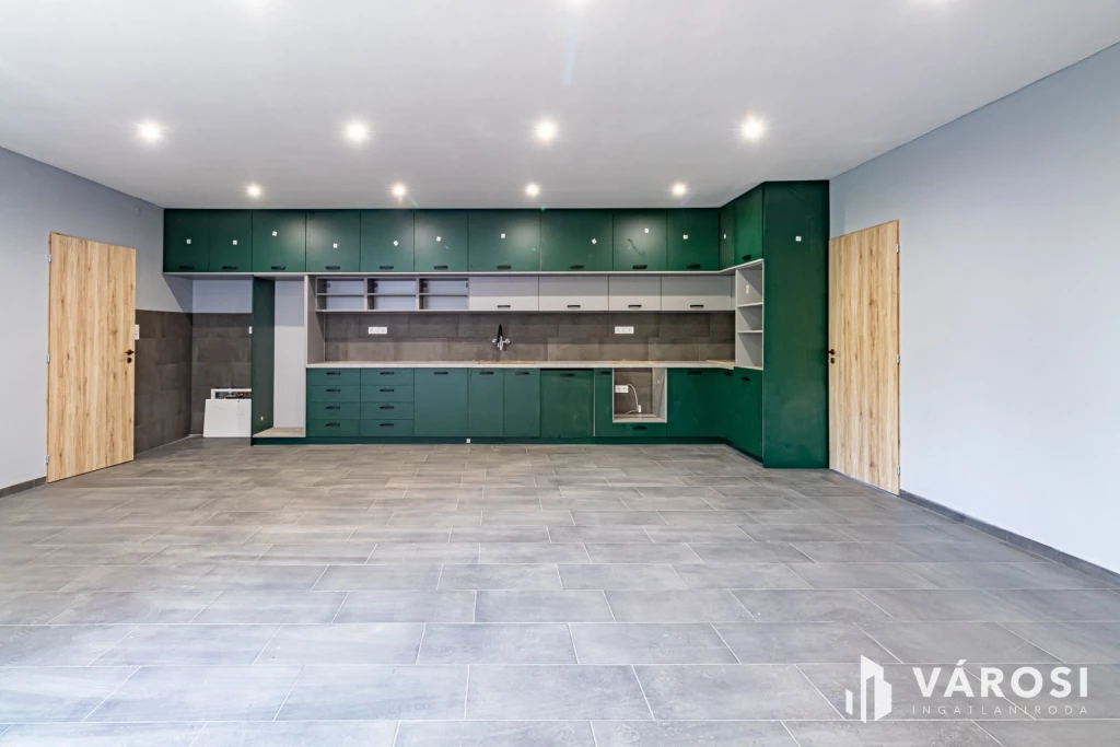 Zsámbok csendes részén, újjáépített családi ház eladó