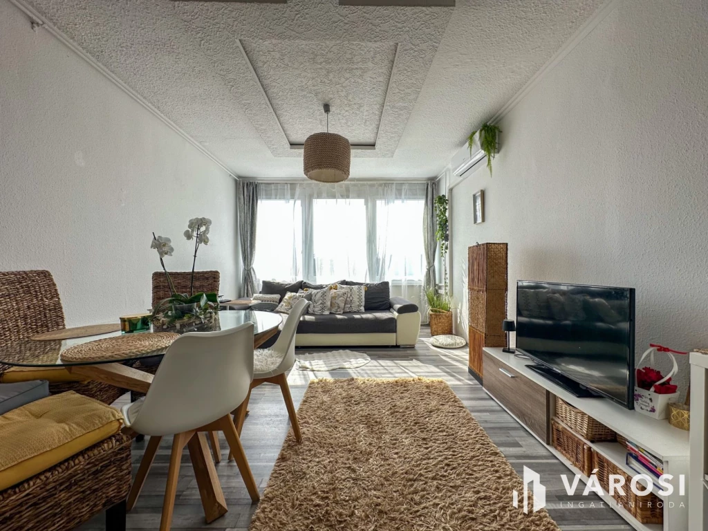 Felsővárosban 2 szobás, bútorozott lakás eladó!