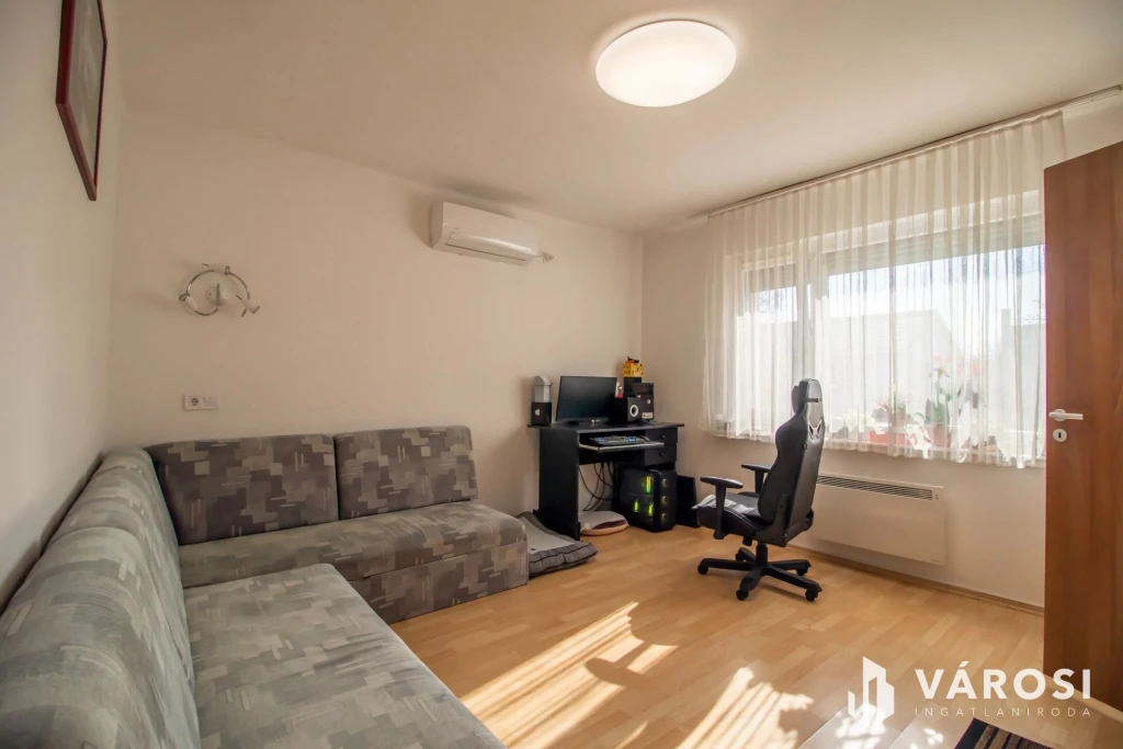 Felújított 5 szobás családi ház Dinnyésen