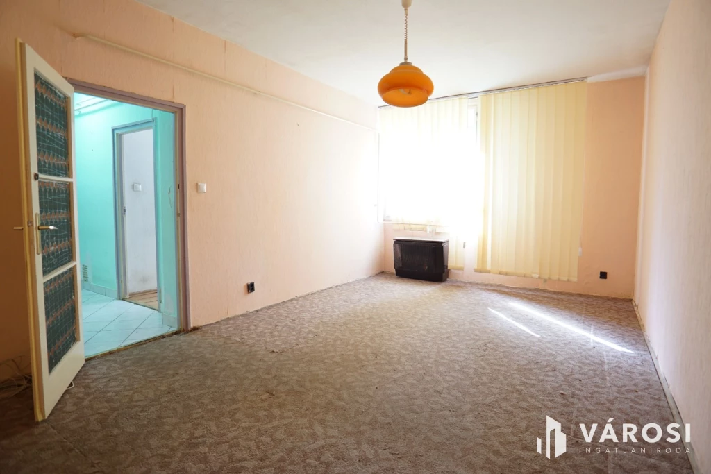 Platán soron, földszinti lakás