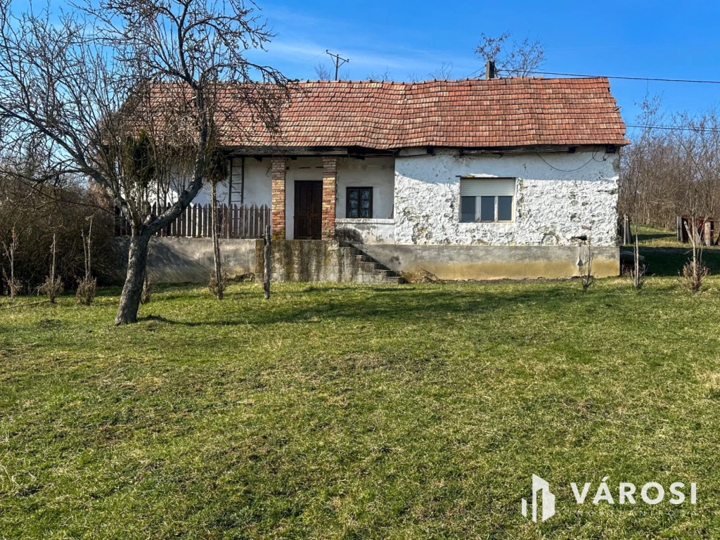 Kazáron tanya jellegű, felújítandó ingatlan eladó!