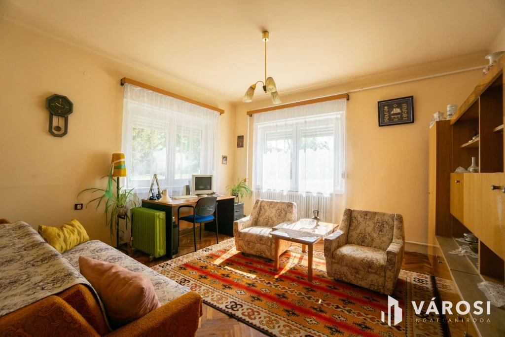 Saroktelken, kockaházból otthon