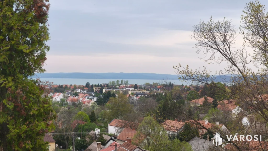 Örökpanorámás családi ház Balatonfüreden