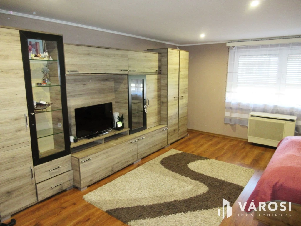 Orosházi részlegesen felújított családi ház