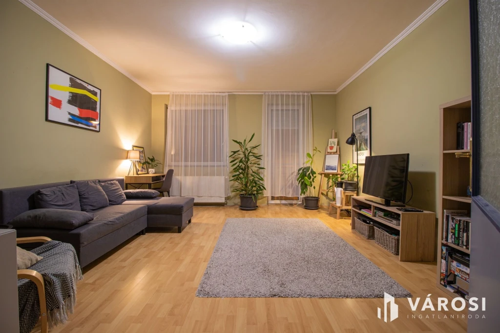 Bútorozatlan lakás garázzsal a Nádas utcában!