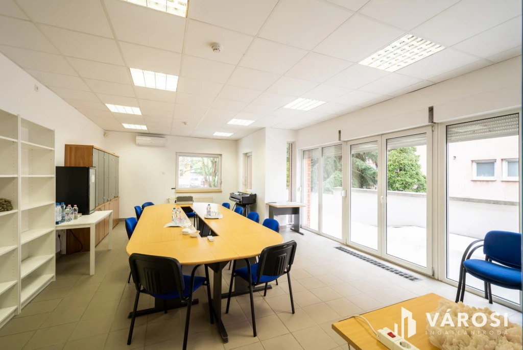 Kiadó, földszinti, napfényes iroda Zuglóban |