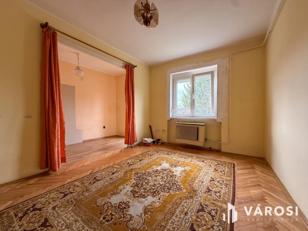 Első emeleti, erkélyes lakás eladó!