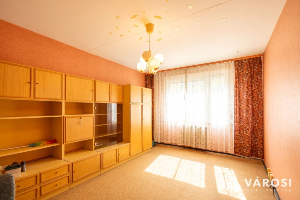 Felújítandó panelprogramos a Hont Ferenc utcában