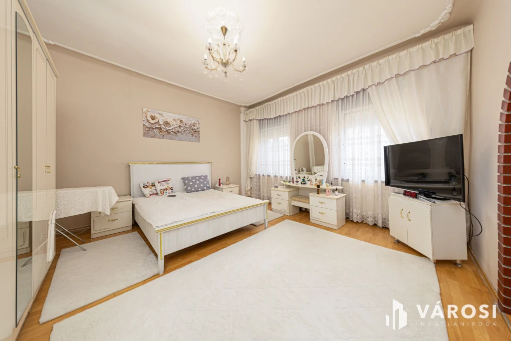 c3-1-name c2-50-name, Szeged, Felsőváros