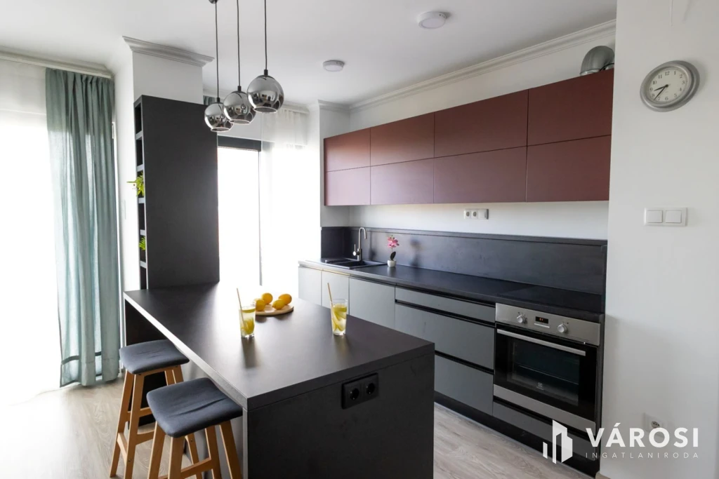 Nagy fedett teraszos lakás a Sestakertben eladó