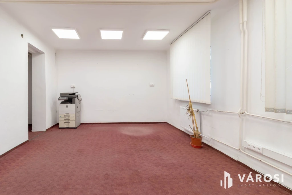 32 m2-es, földszinti iroda kiadó Fáy utcai irodaépületben
