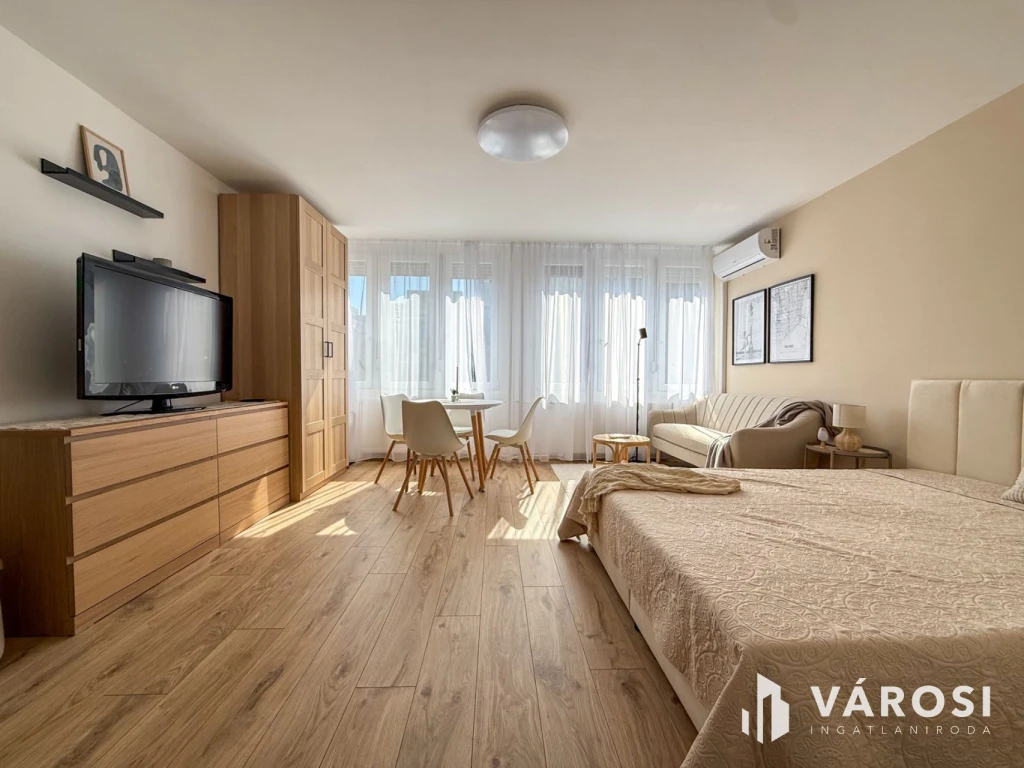 Belvárosban 1 szobás, igényes lakás kiadó!