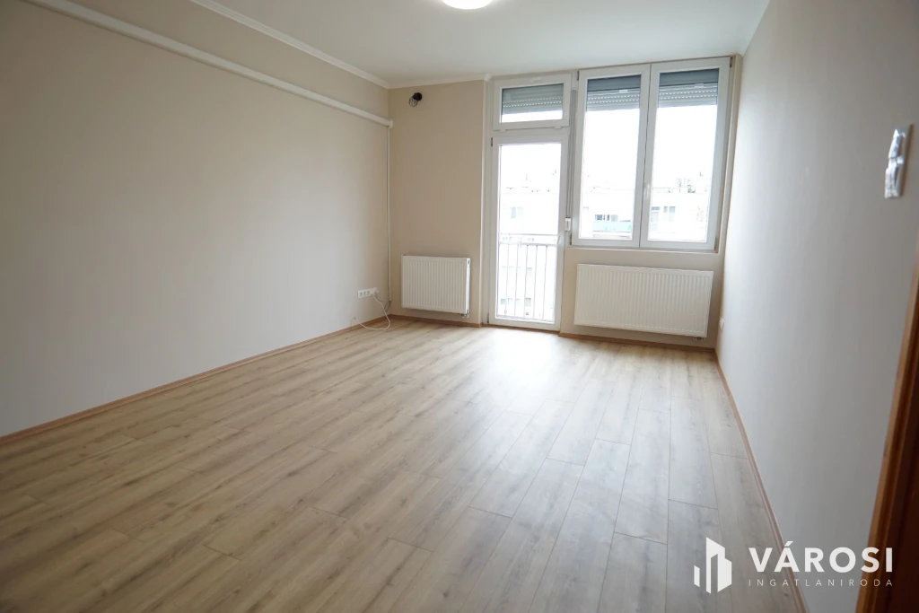 Platán soron, felújított cirkós lakás!