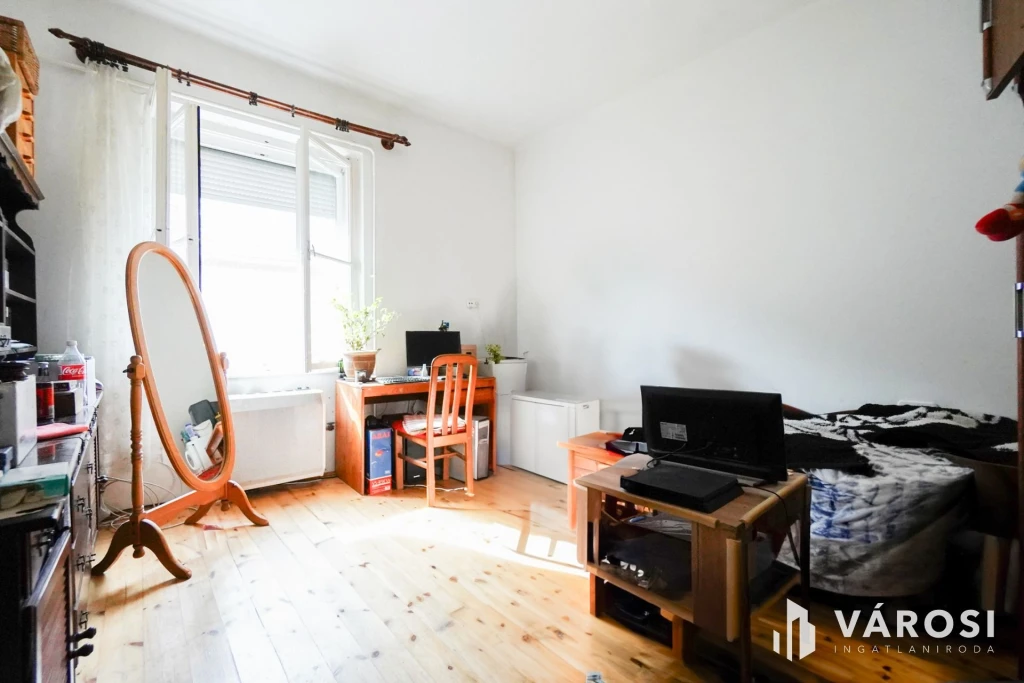 Szigetmonostor központi részén!