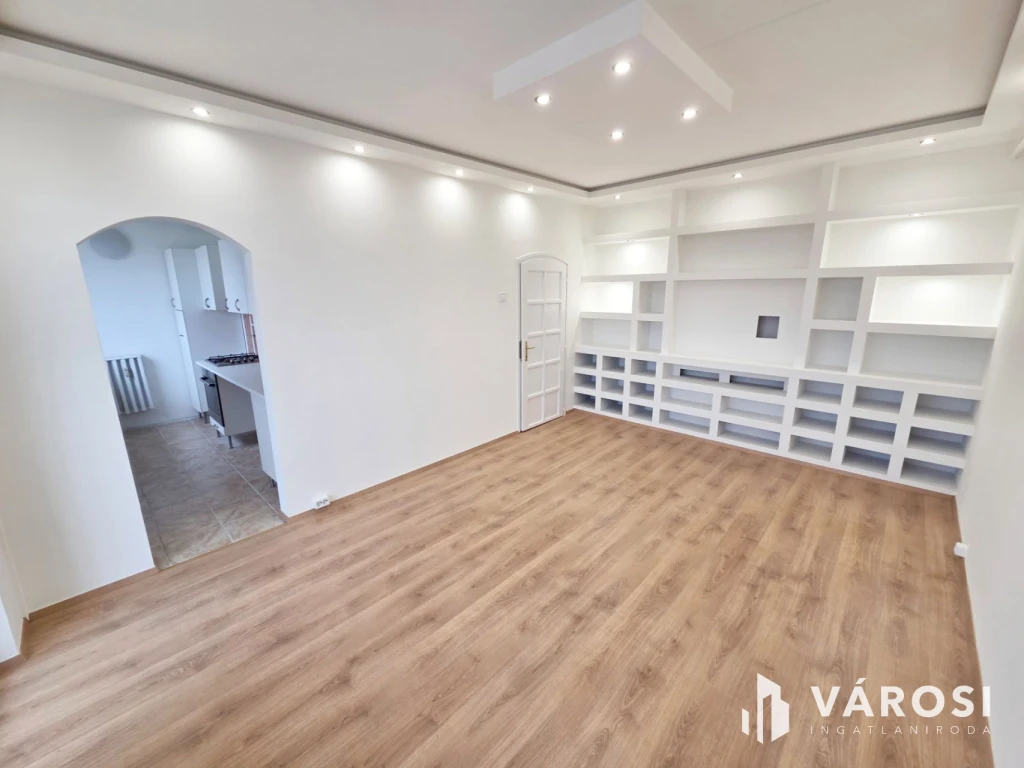 Igényesen felújított panel lakás jó helyen